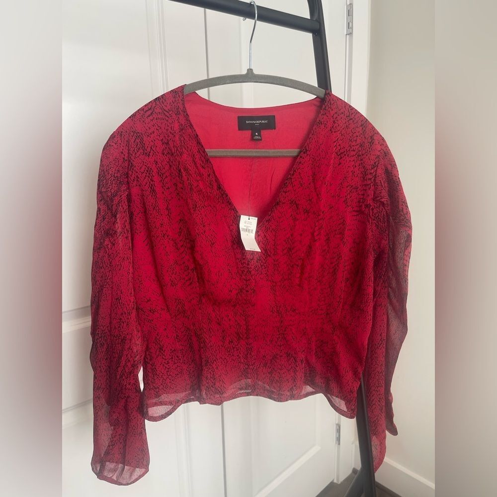 Banana Republic Red and Black Billow Sleeve Cropped Blouse - NWT Size 8